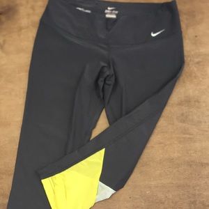 Nike capri